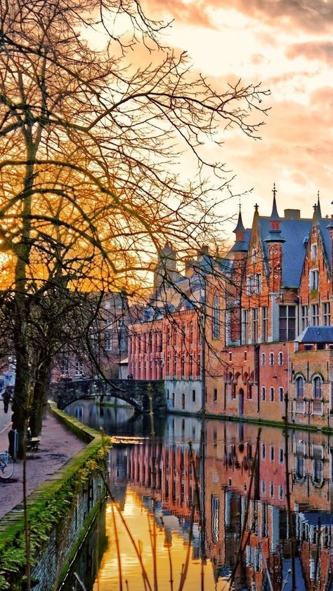 Bruges Belgium, Belgium Travel, Paris Tours, Magic Hour, Aarhus, European Travel, Travel Inspo, Places Around The World, Travel Aesthetic