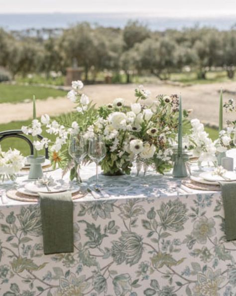 Toile Tablecloth Wedding, Green Tablecloth Wedding, Shabbat Dinner Table, Romantic Wedding Table Settings, Romantic Wedding Table Decor, Fredericksburg Wedding, Toile Wedding, Green Tablescape, Tablecloth Wedding