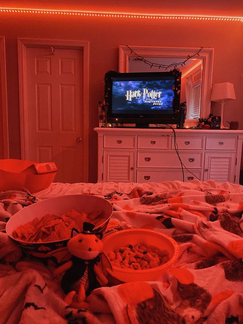 #harrypotter #harrypottermarathon #halloween #spooky #aesthetic #fall Outfit Inspo Fall Night Out, Spooky Sleepover Aesthetic, Halloween Sleepover Aesthetic, Halloween Night Ideas, Halloween Dates, Halloween Spooky Aesthetic, Fall Sleepover, Sleepover Outfit, Fall Szn