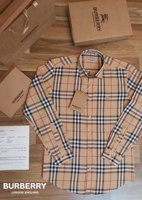 Black Men Casual Style, Burberry Shirts For Men, Long Sleeve Shirt Outfits, Mens Dress Outfits, Shirt Outfit Men, Burberry Shirts, Versace T Shirt, Hype Clothing, Burberry Outfit