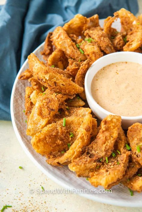 Blooming Onion Bites (with dipping sauce) Blooming Onion Bites, Onion Bites, Blooming Onion Sauce, Bloomin Onion, Jalapeno Popper Dip, Spicy Dip, Popper Dip, Blooming Onion, Mayo Sauce