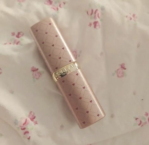 Coquette Lipstick, Heart Lipstick, Therapy Aesthetic, Loreal Lipstick, Cute Nail Polish, Lip Therapy, Lipstick Pink, Makeup List, Makeup Package