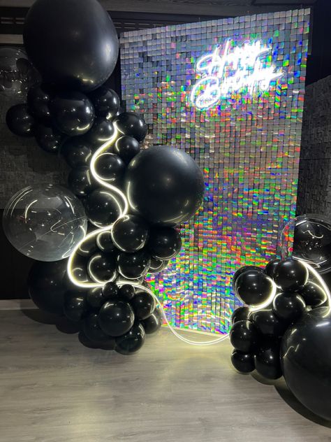 Black And Silver Backdrop Ideas, White And Black Party Theme, Diamond Birthday Theme Party Ideas, Black And Silver Decor, All Black Party, 18th Birthday Party Themes, Sweet Sixteen Birthday Party Ideas, 18th Birthday Decorations, 21st Bday Ideas