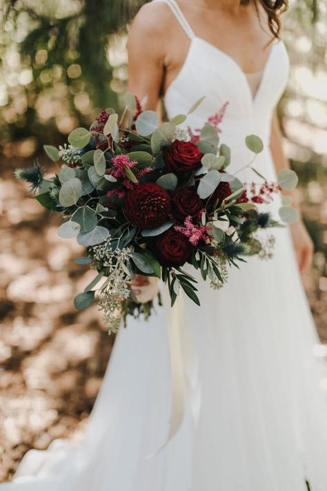 Green Bridal Bouquet, Marsala Flowers, Burgundy Wedding Flowers, Burgundy Wedding Colors, Bridal Bouquet Fall, Jackson Ms, Burgundy Wedding Invitations, Boho Styl, Boda Mexicana