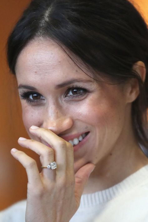 Megan Markle Prince Harry, Meghan Markle Engagement Ring, Royal Wedding Harry, Meghan Markle Engagement, Harry And Megan Markle, Estilo Meghan Markle, Royal Engagement Rings, Jessica Mulroney, Prins Harry