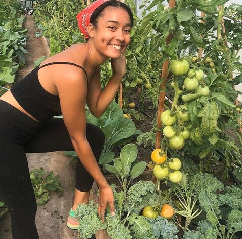 Black Farmer Girl, Black Farmer Girl Aesthetic, Black Farmer Aesthetic, Black Homesteaders, Farmer Aesthetic, Homestead Aesthetic, Black Farmers, Women Farmers, Manifest Life