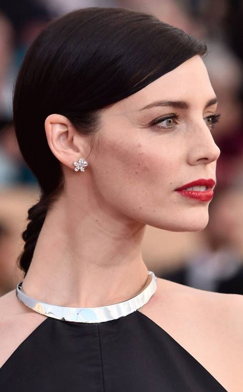 Slick Straight Hair, Jessica Pare, Ellie Kemper, Wavy Lob, Red Carpets, Beauty Looks, Sag Awards, Red Lip, Rock A