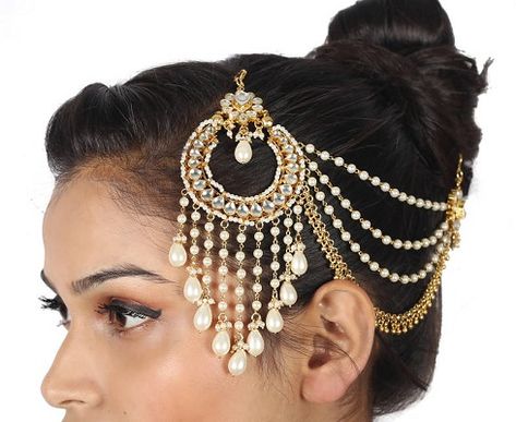 9 Traditional Side Maang Tikka Designs in Trend | Styles At Life Side Tikka, Meena Jewellery, Maang Tikka Design, Tikka Designs, Tikka Jewelry, Maang Tika, Grab The Opportunity, Punjabi Fashion, Indian Bridal Photos