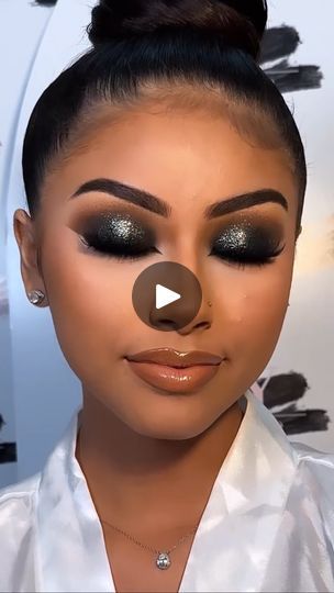 Glitter Smokey Eye Makeup, Smokey Eye Glam, Nude Smokey Eye, Metdaan Makeup, Glitter Smokey Eye, Smoked Eyes, Nude Lips, Day By Day, The Drama