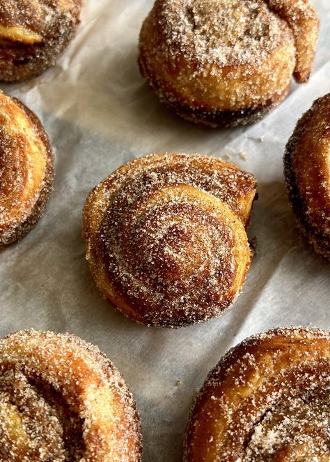 Mini Brown Butter Pumpkin Spice Sourdough Cruffins — Well Made by Kiley English Baking Recipes, Sourdough Pumpkin Dessert, Baklava Croissant, Sourdough Cruffins, Pumpkin Pastries, Sourdough Sweets, Sourdough Desserts, Sourdough Breakfast, Cruffin Recipe