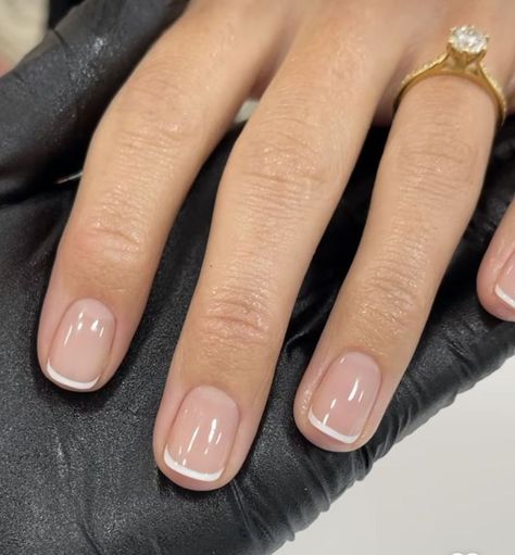 Nails February, Natural Nails Manicure, February Nails, Short Gel Nails, French Manicure Nails, Subtle Nails, Casual Nails, Classic Nails, Makijaż Smokey Eye