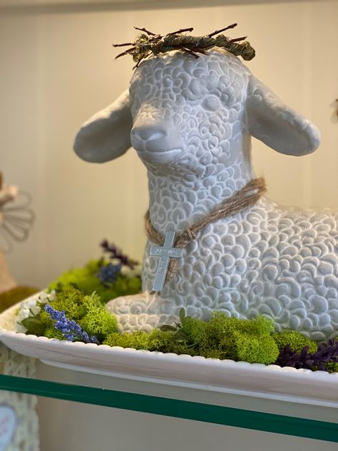 Easter Lambs Decor, Lamb Easter Decor, Easter Lamb Craft, Easter Lamb Decorations, Lamb Centerpieces, Jesus Easter Decor, Diy Sheep, True Meaning Of Easter, Easter Sheep