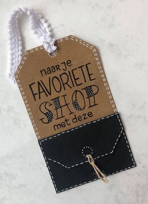 Feest! Labels maken doe je zo! Warm Scarves, Scrapbook Tag, Bottle Tags, Diy School Supplies, Wine Tags, Gift Envelope, Elizabeth Craft, Money Cards, Diy Gift Wrapping