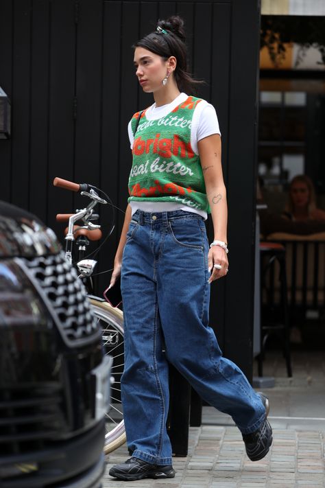 Dua Lipa, 2021 Dua Lipa Outfit Casual, Dua Lipa Outfit, Social Media Cleanse, Sweater Vests, Vest Outfits, Dua Lipa, Models Off Duty, Celebrity Outfits, Casual Street Style