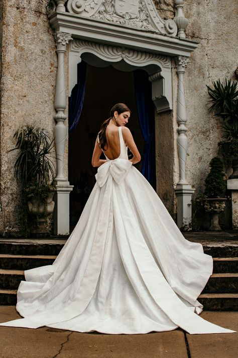 Bow wedding dress