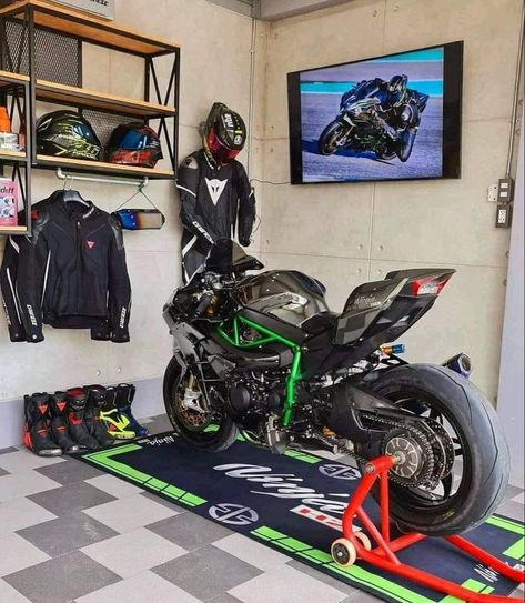 Bike Office, Motorbike Photos, Xe Ducati, Garage Design Interior, Motorcycle Storage, Bike Couple, Motocross Love, Biker Photoshoot, Luxury Garage