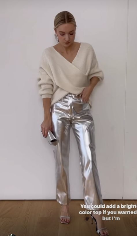 Silver Bottoms Outfit, Silver Pants Outfit Night, Silver Pants Outfit, Metallic Pants Outfit, Lydia Tomlinson, Silver Trousers, Silver Bottoms, Silver Pants, Chique Outfit