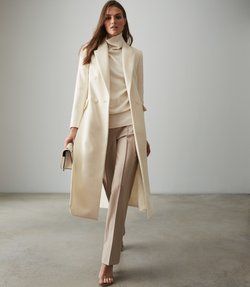 Women's Clothes - Trendy Fashion Clothing For Sale Online - REISS Double Breasted Coat Women, Fashion Mumblr, Perfect Winter Outfit, White Coat, Double Breasted Coat, Looks Chic, Winter Coats Women, Winter Fashion Outfits, Elegant Outfit