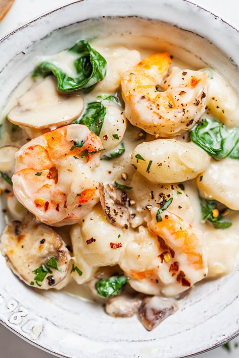 One Pan Creamy Gnocchi With Shrimp and Spinach Gnocchi Shrimp, Gnocchi With Shrimp, Shrimp And Spinach, Creamy Gnocchi, Gnocchi Dishes, Recipes Seafood, Dessert Easy, Gnocchi Recipes, Recipes Dessert