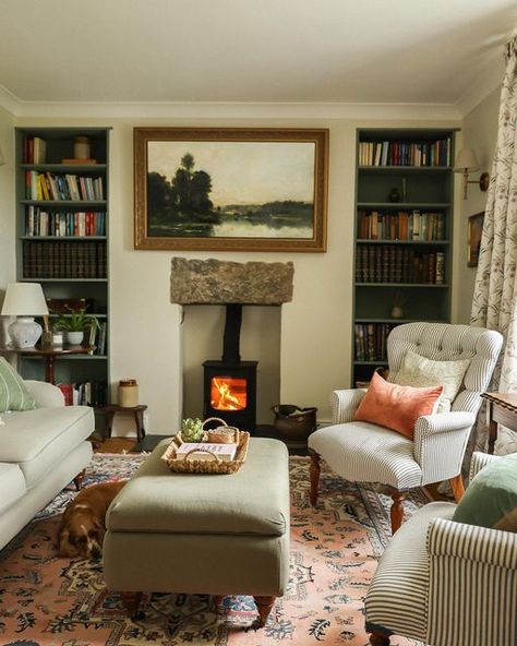 English Cottage Snug, English Country Cottage Interiors Living Room, Small Cozy Cottage Living Room, Cottage Snug Room, Grandma Style Living Room, Small Cottage Lounge, Cotswold Living Room, Cosy English Living Room, Small English Living Room