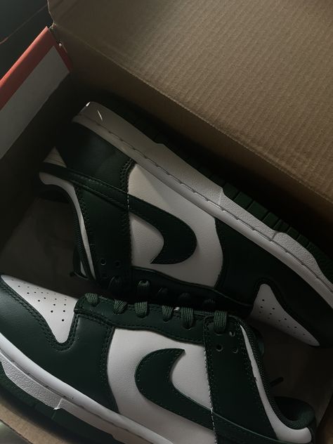 Nike Dunk Low Spartan Green, Storie Ig, Nike Dunk Low, Sneaker Heels, Dunk Low, Nike Dunk, Shoe Game, Nike Dunks, Sneakers Nike