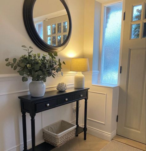 Light Grey Hallway Ideas, Console Table Hallway Entrance Halls, Hall Table Ideas, Entrance Hall Table, Hallway Console Table Ideas, Hall Console Table Ideas, Hallway Console Table Decor, Entrance Hall Tables, Hallway Table Decor