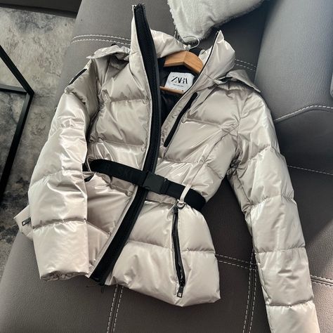 Winter Ski jacket champaign/silver colour Zara Ski Collection Winter List, Small Jacket, Silver Colour, Zara Jackets, Ski Jacket, Silver Color, Skiing, Puffer, Zara