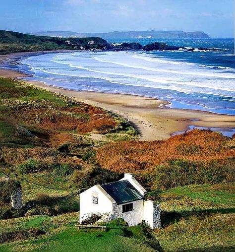 House Near The Sea, Irish Cottage, Cottage By The Sea, Cuba Travel, Ireland Travel, Bora Bora, Pretty Places, Oh The Places Youll Go, Dream Destinations