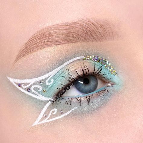 make p mim • Instagram Butterfly Eye Makeup, Brow Soap, White Butterfly, Summer Makeup, Butterfly Wings, Macarons, Eye Makeup, Sketch, Makeup