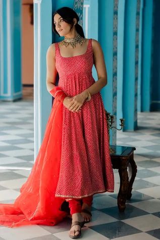 Shop for Anjana Bohra Red Bandhani Pattern Anarkali Set for Women Online at Aza Fashions Dress Neck Pattern, Anjana Bohra, Bandhani Dress Pattern, Holi Dress, Sleeveless Anarkali, Bandhani Pattern, Stylish Kurtis Design, Bandhani Dress, Latest Dress Design