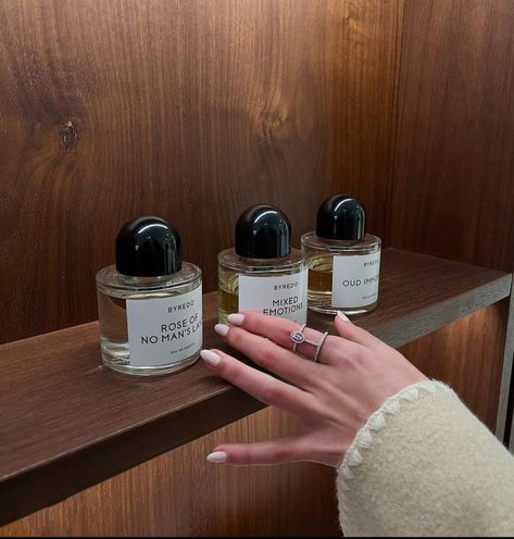 #byredo #perfume #pins #pintrest #feed #luxury Byredo Perfume Aesthetic, Byredo Perfume, Byredo Candle, 2023 Lifestyle, Feminine Perfume, Visual Gallery, Makeup Pallets, Mixed Emotions, Perfume Lover