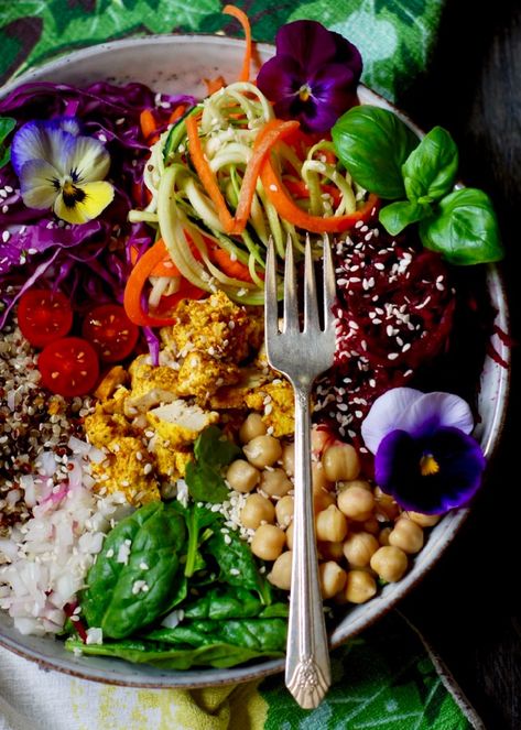 Flower Child Hippie, Lunch Inspiration, Pickled Beets, Grain Bowl, Vegan Meal Prep, Eat To Live, Vegetable Bowl, How To Cook Quinoa, Vegan Foods