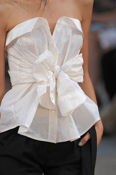 Deconstruction Fashion, Ropa Upcycling, Mens Shirt Refashion, Men's Shirts And Tops, Alexis Mabille, Ways To Wear A Scarf, Diy Fashion Hacks, Fancy Tops, Shirt Refashion