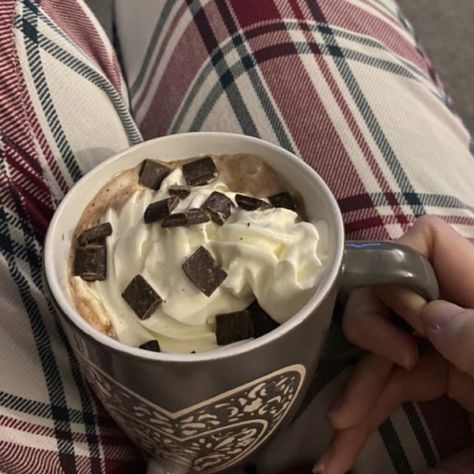 Christmas Aesthetic Hot Chocolate, Hot Chocolate Aesthetic Christmas, Pretty Hot Chocolate, Chocolate Caliente Aesthetic, Christmas Hot Chocolate Aesthetic, Hot Chocolate Aesthetic Cozy, Xmas Hot Chocolate, Hot Chocolate Pictures, Aesthetic Hot Chocolate