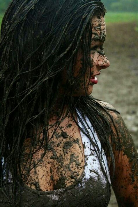 Mudding Girls, Muddy Girl, Dirty Girl, Jeep Girl, Shoot Inspiration, Country Girls, Costumes For Women, Photography Inspiration, Photography Poses