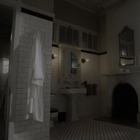 Gloomy Bathroom, Immortals After Dark, Life Core, Dark House, Ghost Hunting, Ghost Stories, Guest Bathroom, Coven, Dark Academia