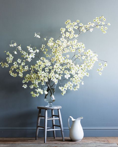 Flower Magazine, Dogwood Branches, Wedding Branches, Dogwood Blossoms, Flower Branch, Wedding Arrangements, Wedding Flower Arrangements, Colorful Leaves, Flowering Trees