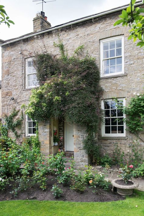 Georgian Cottage, Kitchen Interior Inspiration, Period Living, Flagstone Flooring, Real Homes, English Cottage Garden, Set Of Drawers, Kitchen Design Plans, Fresh Image