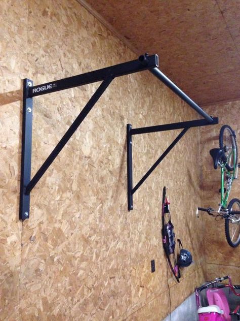 Barre de traction solide Home Gym Pull Up Bar, Home Made Pull Up Bar, Pull Up Bar Design, Pull Up Bar At Home, Garage Pull Up Bar, Pull Up Bar Diy, Home Gym Ideas Garage, Home Pull Up Bar, Home Gyms Ideas Garage