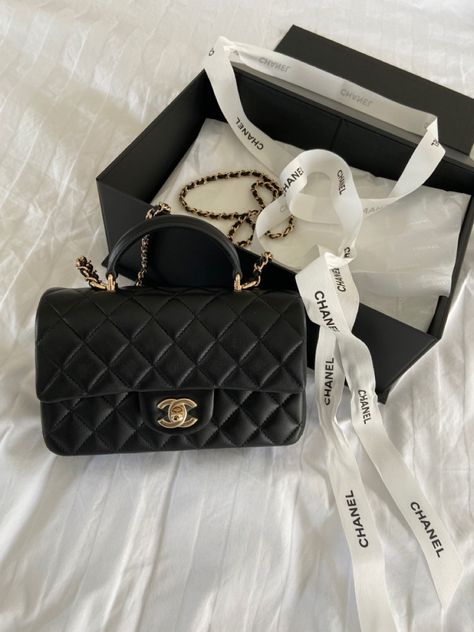 Got this Chanel classic flap mini with handle in champagne gold hardware in lambskin. I hesitated at first because I wanted the cavier skin more. But when I saw it, it was just perfect! Let me grab the bag before somebody else does! 😝 THB 162000, roughly USD 4800. Chanel Bag Top Handle, Chanel Vanity Bag Outfit, Chanel Photoshoot, Champagne Gold Hardware, New Chanel Bags, Chanel Bag Classic, Chanel Mini Flap Bag, Chanel Classic Flap Bag, Chanel Top