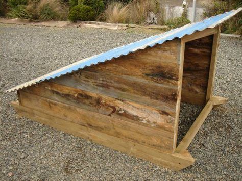 This is a pig house, but I think it would be a perfect chicken shelter to get them out of all this rain! Pig Shelter, Chicken Shelter, Pastured Pigs, Livestock Shelter, Goat Shelter, Goat Pen, Raising Pigs, Goat House, Goat Barn