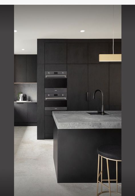 Grey And Black Kitchen, Concrete Kitchen Ideas, Dark Modern Kitchen, Black Kitchen Inspiration, Black And Grey Kitchen, All Black Kitchen, Black Kitchen Design, Modern Black Kitchen, Exterior Houses