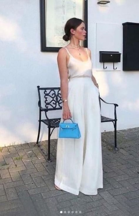 5 outfits en color blanco para ser la más elegante en la cena de Año Nuevo 2023 | Ser Zen Valeria Lipovetsky, Mode Hippie, Denim On Denim, Elegante Casual, Looks Chic, Feminine Outfit, Guest Outfit, Looks Style, Elegant Outfit