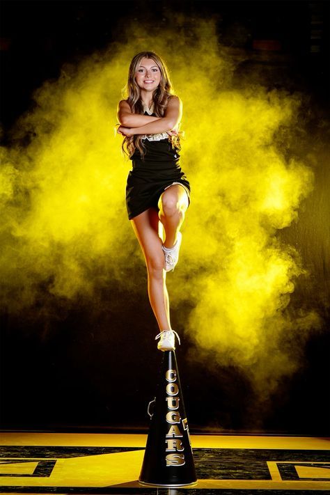 Media Day Poses Cheer, Cheer Media Day Poses, Cute Cheer Poses Individual, Cheer Media Day, Cheer Poses Individual Photo Ideas, Cheerleading Black, Team Picture Poses, Cheerleading Senior Pictures, Cheerleading Picture Poses