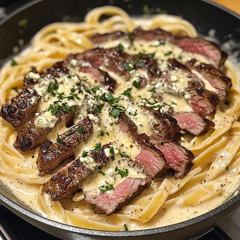 Steak Gorgonzola Alfredo, Gorgonzola Alfredo, Creamy Alfredo Pasta, Steak Alfredo, Cajun Steak, Steak Gorgonzola, Creamy Cajun Shrimp Pasta, Pasta Recipes Alfredo, Creamy Parmesan Sauce