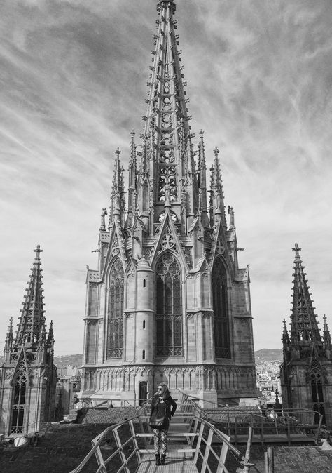 Black And White Building Aesthetic, Barcelona Black And White, Spain Black And White, Spain Aesthetic, Fotos Ideas, Barcelona City, Gray Aesthetic, Black N White, Black And White Pictures