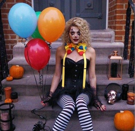 Clown Costume Diy, Fantasia Diy, Circus Halloween Costumes, Creative Halloween Costume Ideas, Scary Clown Costume, Clown Costume Women, Halloween Costume Inspiration, Trending Diy, Ashley James