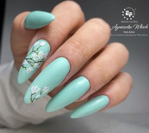 20 Flower Nails Which Are Fun And Classy - Emerlyn Closet Spring Nails Short, Nail Art Designs Valentines, Nail Art Designs Valentines Day, Nail Designs For Beginners, Nail Designs Bling, Easy Nail Designs, Easy Nail Art Designs, Spring Nail Trends, Spring Nail Designs