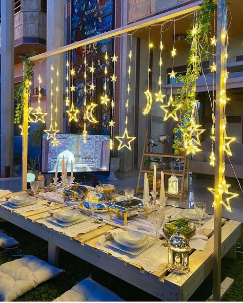 Iftar Party Aesthetic, Chaand Raat Aesthetic, Iftar Tables, Raya Deco, Eid Dinner, Chaand Raat, Ramadan Aesthetic, Eid Table, Ramadan Table Decor