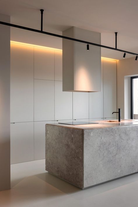 2020Boavista ApartmentPorto, Portugal – CIRURGIAS URBANAS II Modern Minimalist Kitchen, Minimal Kitchen, Minimalist Kitchen Design, Interior Minimalista, 아파트 인테리어, Kitchen Inspiration Design, Minimalist Kitchen, Minimalist Interior, Luxury Kitchen